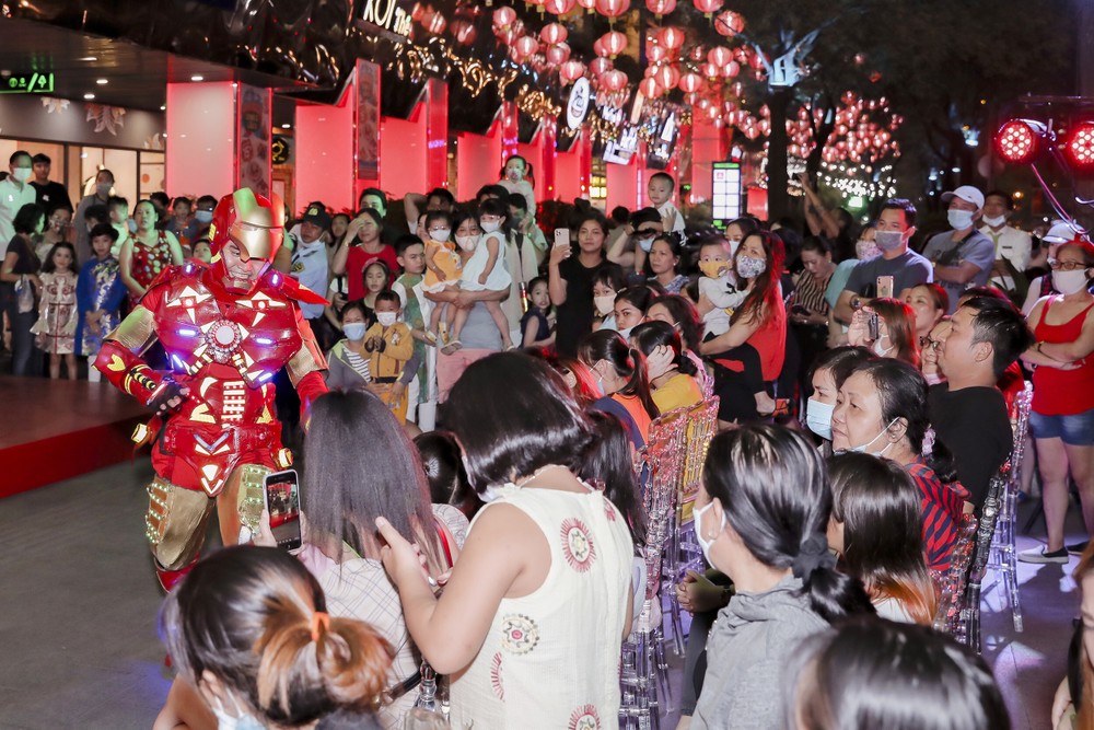 The Garden Mall燈光秀吸引廣大市民 ảnh 1