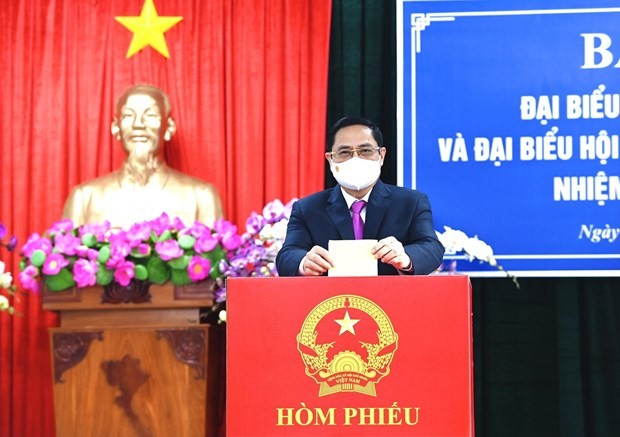 政府總理范明政在芹苴市參加投票選出新一届國會代表。(圖源:越通社)