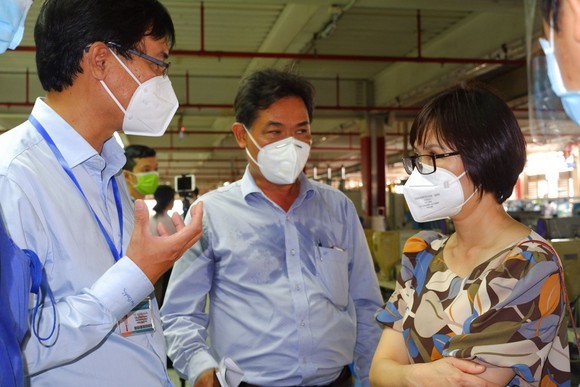 HCDC領導前往寶元公司指引處理。