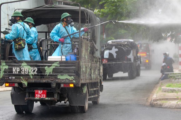 武裝力量在全市進行消毒 ảnh 3 武裝力量在全市進行消毒 ảnh 3