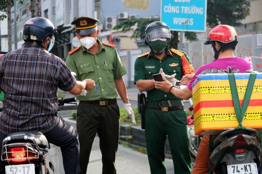 軍隊首天協助本市加強嚴管社交隔離 ảnh 7
