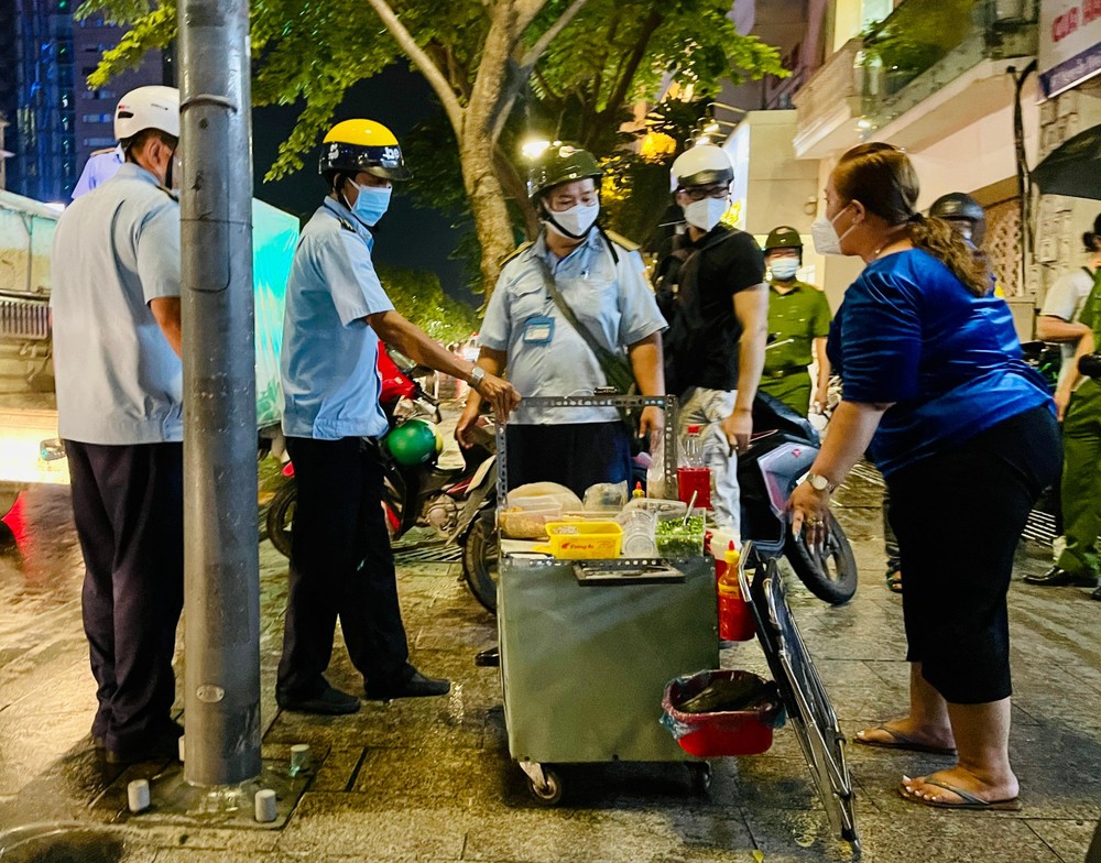 公安驅散不遵守5K人群 ảnh 2