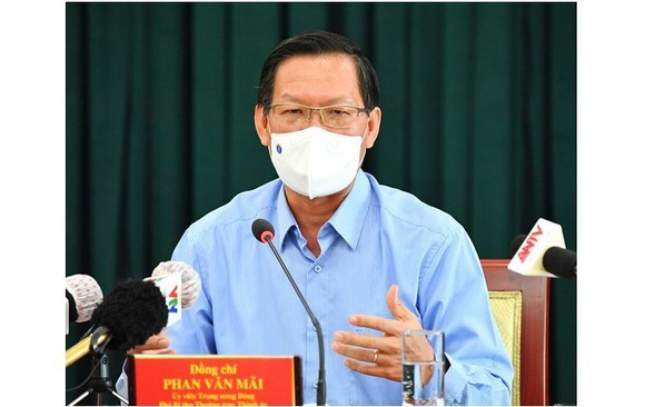 市人委會主席潘文邁。