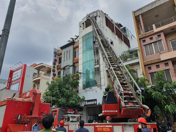 新平郡共和街某高樓失火