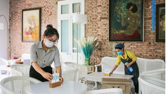 某咖啡店做好準備重新接待顧客。