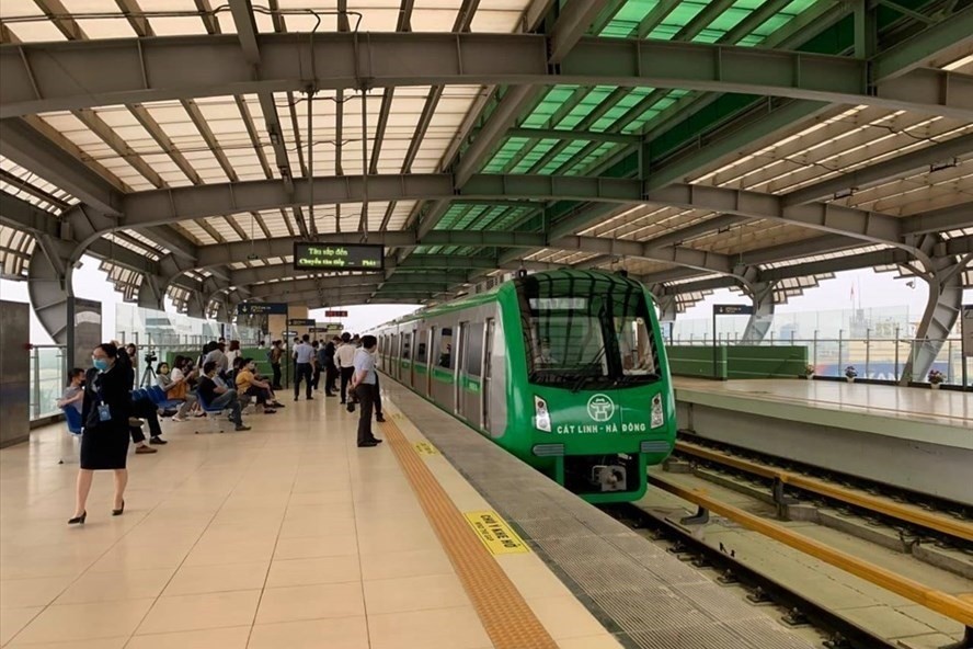 吉靈-河東都市鐵路投入運行。