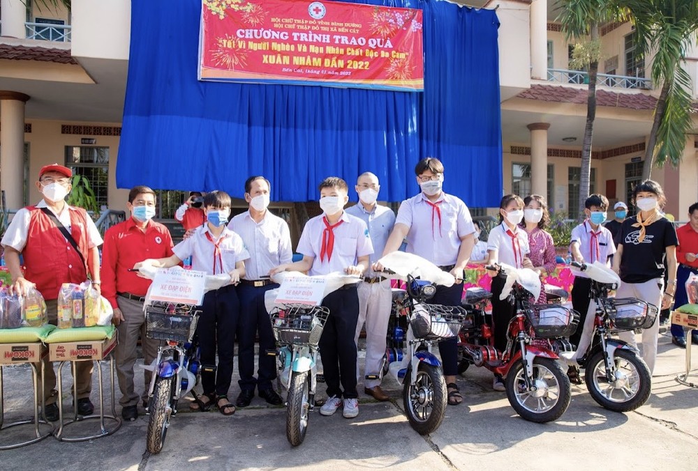 平陽中資企業關愛當地弱勢群體。