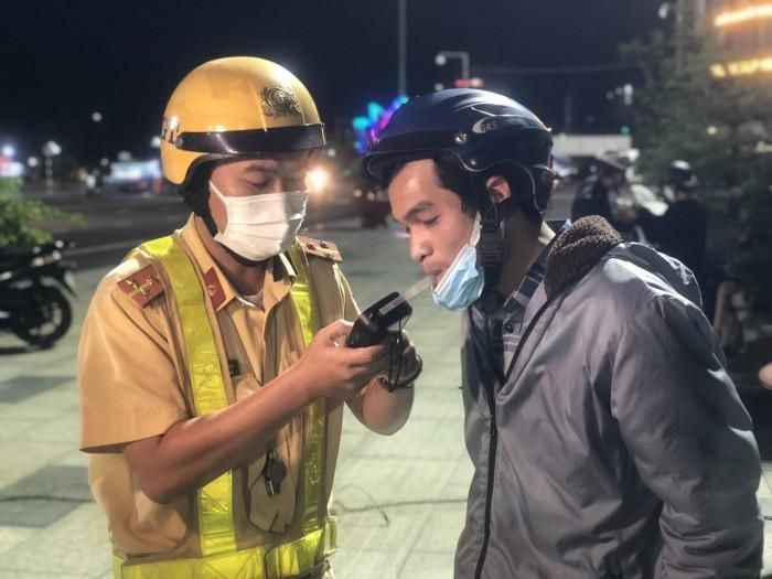 全國交警集中查處酒駕行為