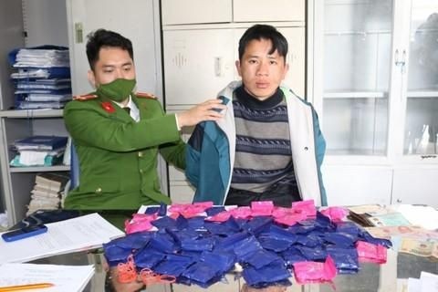崇阿國與贓物。