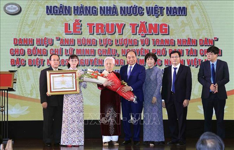 呂明珠同志獲追授人民武裝力量英雄稱號
