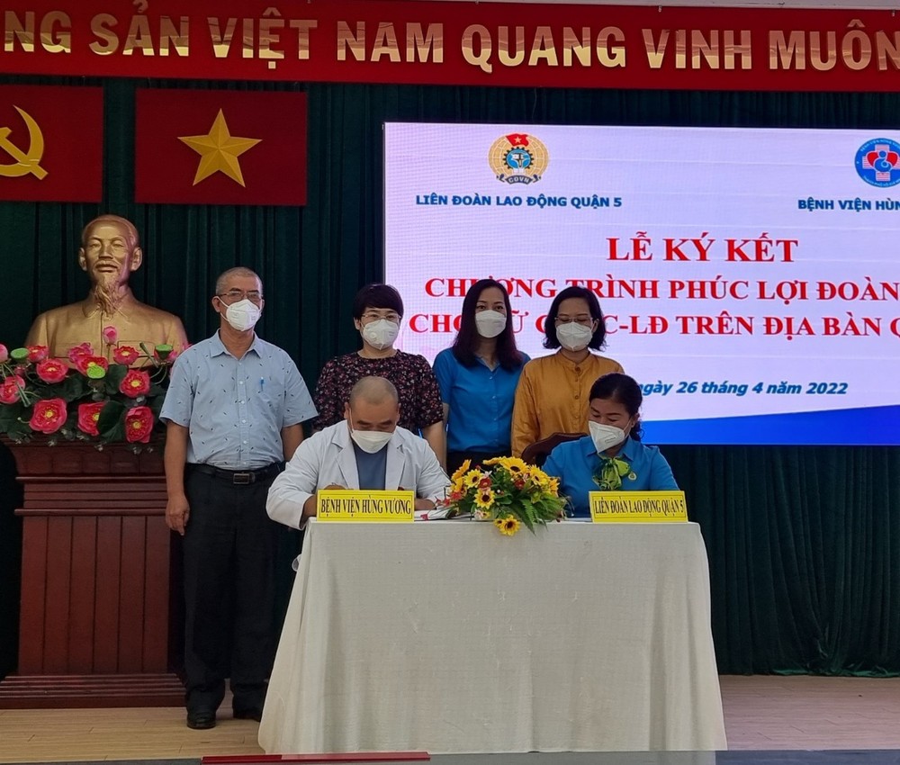 第五郡勞動聯團與雄王醫院簽署合作備忘錄。