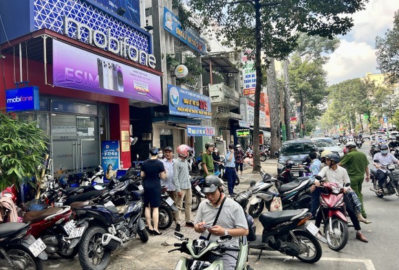 許多用戶到MobiFone 的交易地點檢查信號。