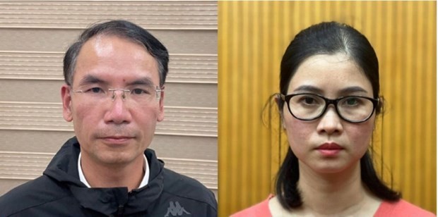被告人曹德侠(左)和黎氏玉英。