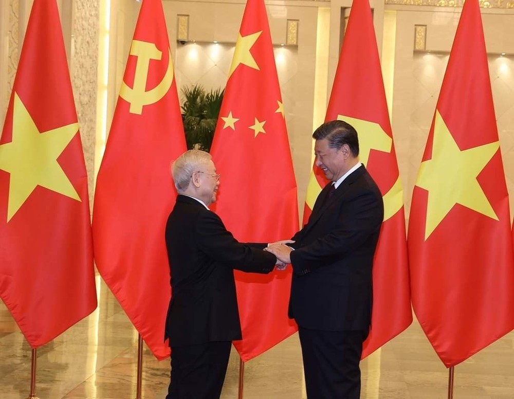阮富仲總書記與中國國家主席習近平親切握手。