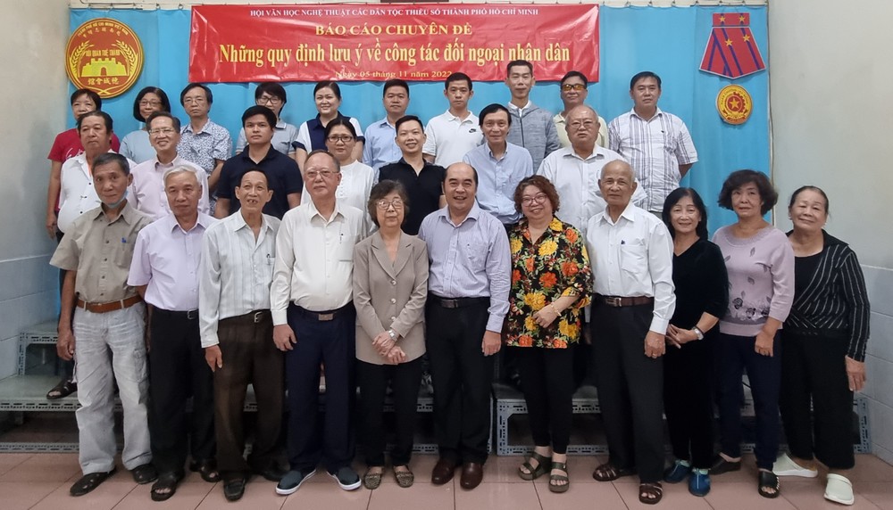 市各民族文學藝術協會原主席劉金華、常值副主席張四妹、各分會執委、會員、華人會館代表應邀出席。