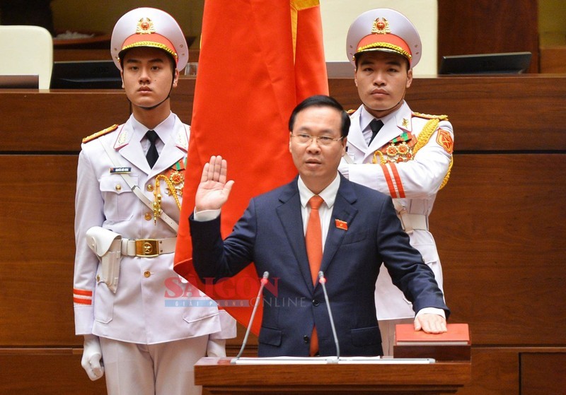 国家主席武文赏宣誓就职。