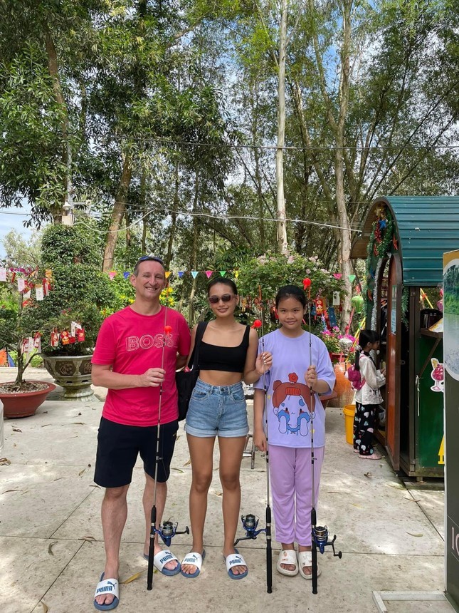 西方游客超喜欢钓鱼之体验 西方游客超喜欢钓鱼之体验