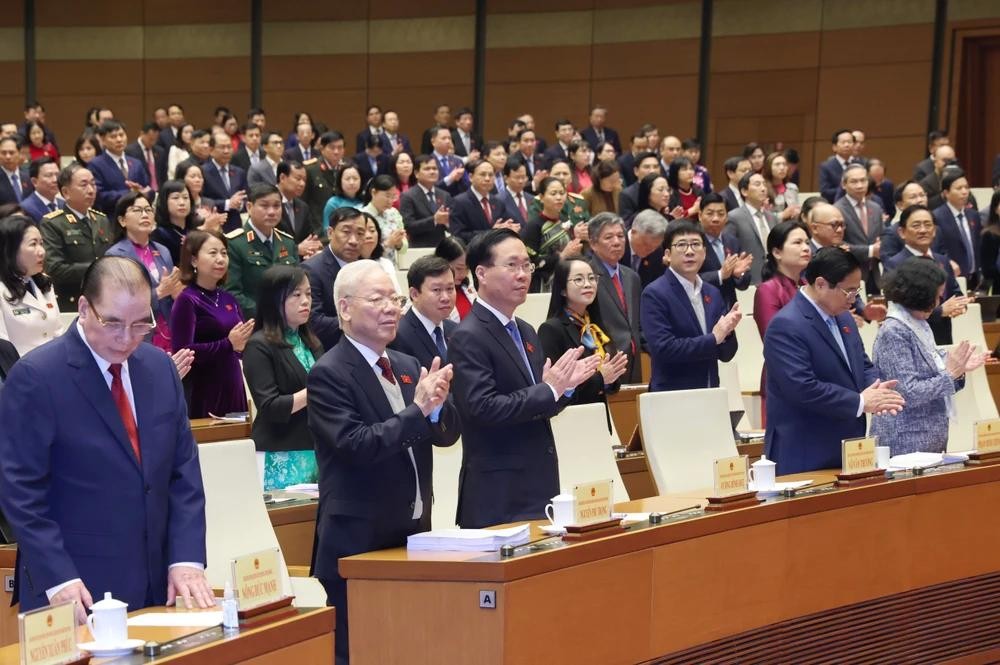 阮富仲总书记与国家主席武文赏出席会议。