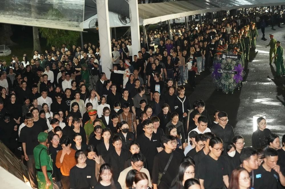 民众在统一会场大排长龙等候进入。 z5667917398357-ebfe44703979e143c85a3b5cce6e5c78-6879.jpg.webp