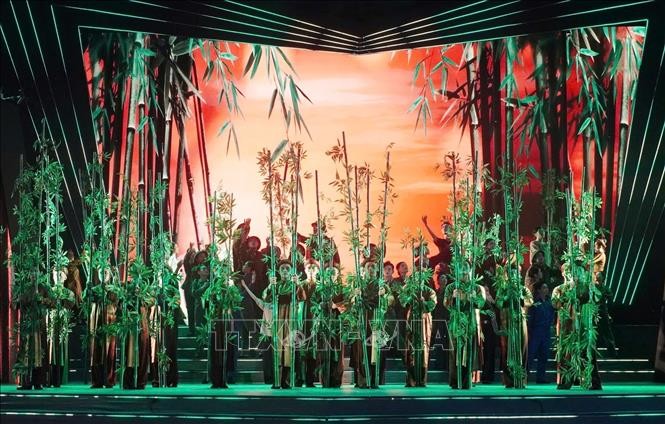 vna_potal_chuong_trinh_nghe_thuat_“thieng_lieng_to_quoc”_tai_thanh_pho_ho_chi_minh_stand (2).jpg