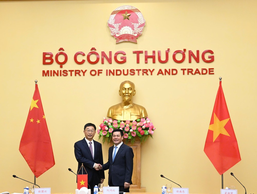 今年8月,阮鸿延部长与中国广西省壮族自治区党委书记、广西壮族自治区人大常委会主任刘宁会谈。 SAVE_20240925_192331.jpg