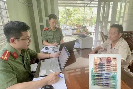 查获的假钞。(图:阮英)