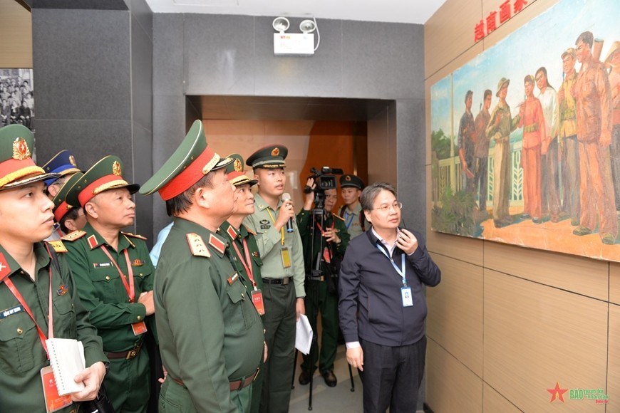 02 lan dao benh vien gioi thieu cac tu lieu.jpg