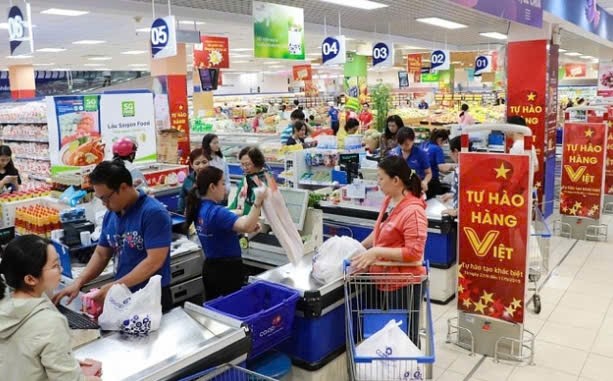 各家超市推出多项促销活动刺激消费。