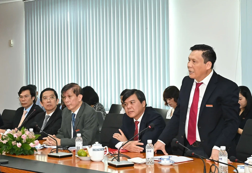 《西贡解放报》副总编辑兼华文《西贡解放日报》主编阮玉英介绍华文《西贡解放日报》近50年历史沿革以及目前发展状况。 z6444566951008-72271dde9d1fc9dba187dd5b48f6e25f-4152-1000.jpg
