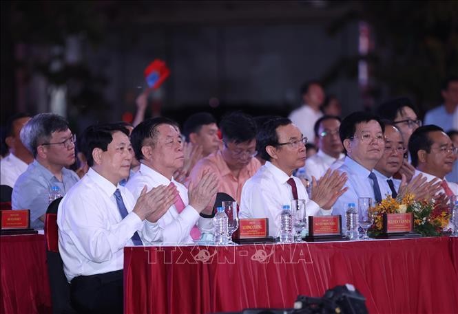 vna_potal_chu_tich_nuoc_du_chuong_trinh_cau_truyen_hinh_“vang_mai_khuc_khai_hoan”_stand (1).jpg