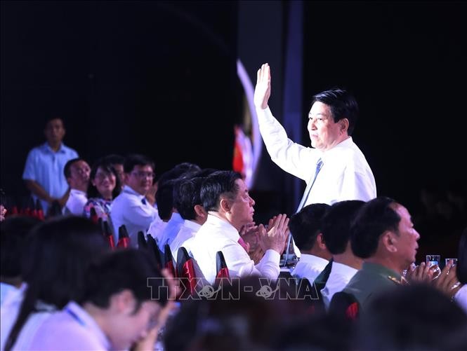 vna_potal_chu_tich_nuoc_du_chuong_trinh_cau_truyen_hinh_“vang_mai_khuc_khai_hoan”_stand.jpg