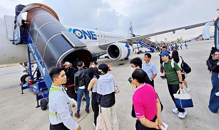 各家航空公司表示将继续分批开售机票，以满足旅客出行需求。 