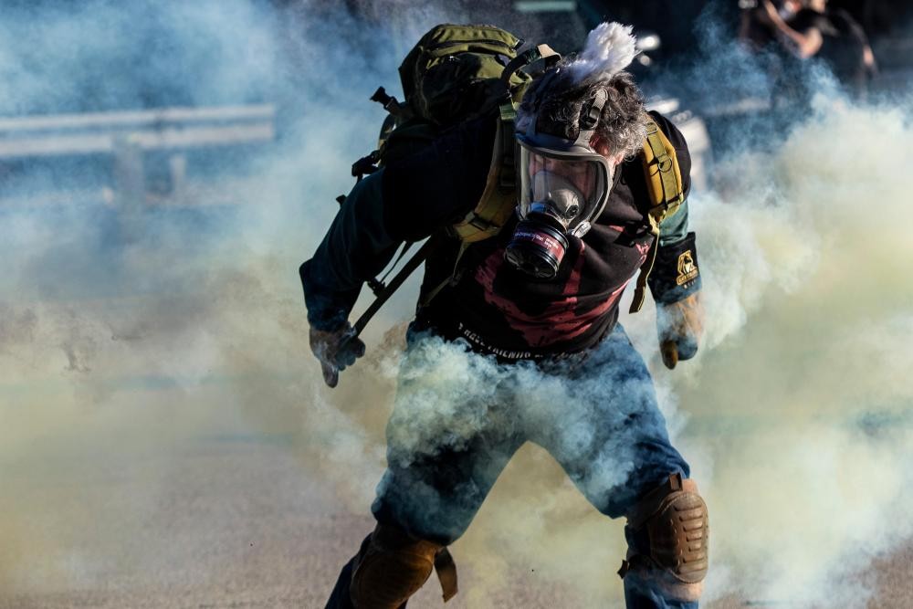 镜头直击 | 美国：移民与海关执法局外的对峙冲突现场