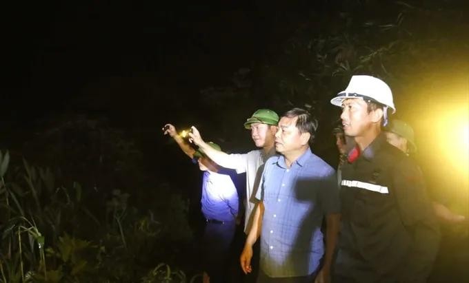 Tối 7-10, đoàn công tác của Bộ Nông nghiệp và Môi trường do Thứ trưởng Nguyễn Hoàng Hiệp dẫn đầu đã đến thủy điện Bắc Khê 1..jpg