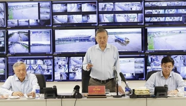 苏林总书记在与顺化市举行工作会谈上时发表讲话。