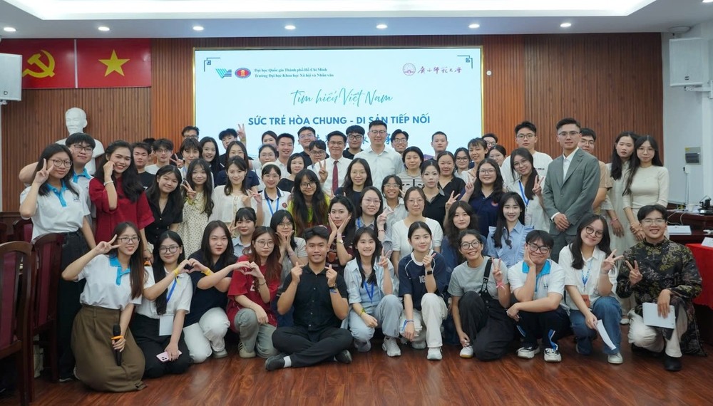 “非物质文化遗产与生活”交流座谈会。