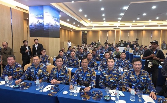 参加在印度尼西亚举行的东盟-美国海上联合演练的越南代表团。