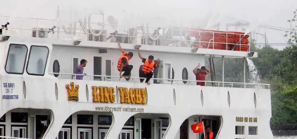 Ứng phó tàu khách đâm tàu du lịch, 118 người gặp nạn ảnh 11 Ứng phó tàu khách đâm tàu du lịch, 118 người gặp nạn ảnh 11