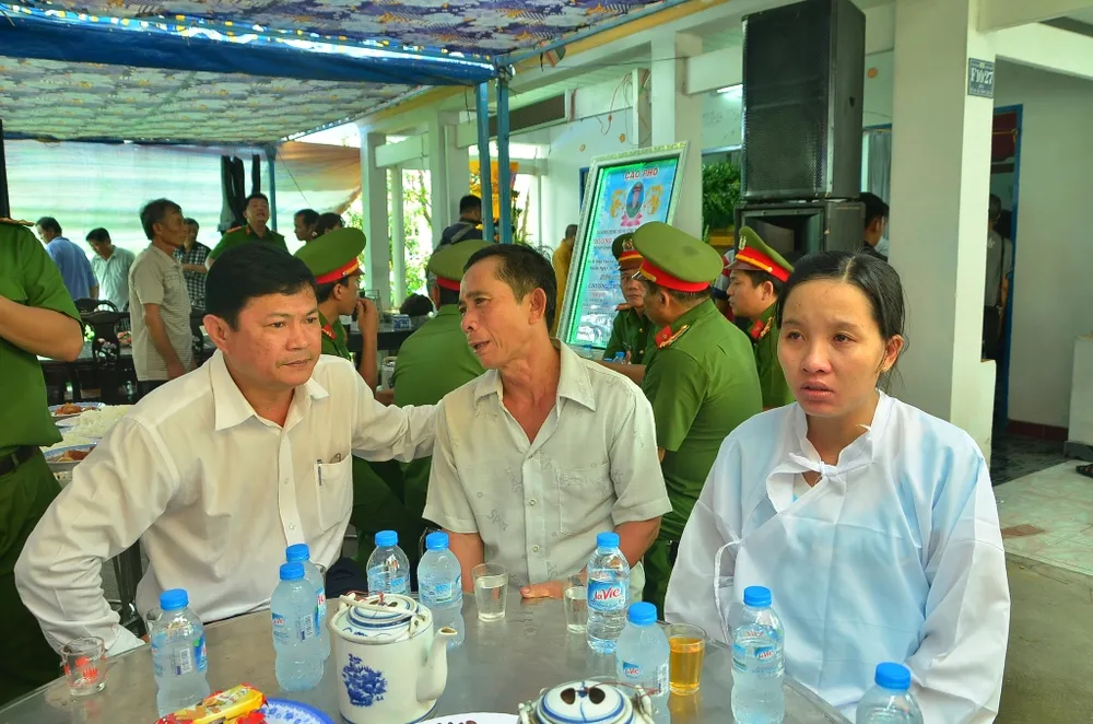 Lãnh đạo TPHCM viếng, thăm hỏi chiến sĩ PCCC hy sinh, bị thương ảnh 1 Lãnh đạo TPHCM viếng, thăm hỏi chiến sĩ PCCC hy sinh, bị thương ảnh 1