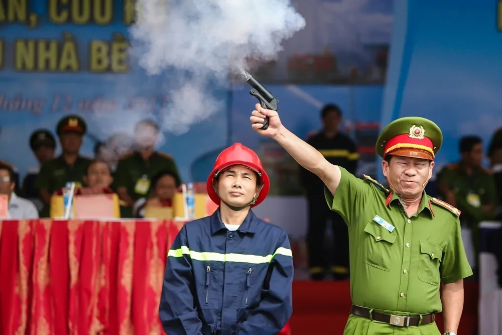Hơn 900 người tham gia diễn tập chữa cháy, cứu nạn tại Tổng kho xăng dầu Nhà Bè ảnh 1 Hơn 900 người tham gia diễn tập chữa cháy, cứu nạn tại Tổng kho xăng dầu Nhà Bè ảnh 1