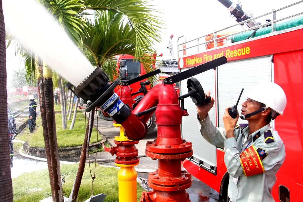 Hơn 900 người tham gia diễn tập chữa cháy, cứu nạn tại Tổng kho xăng dầu Nhà Bè ảnh 6 Hơn 900 người tham gia diễn tập chữa cháy, cứu nạn tại Tổng kho xăng dầu Nhà Bè ảnh 6