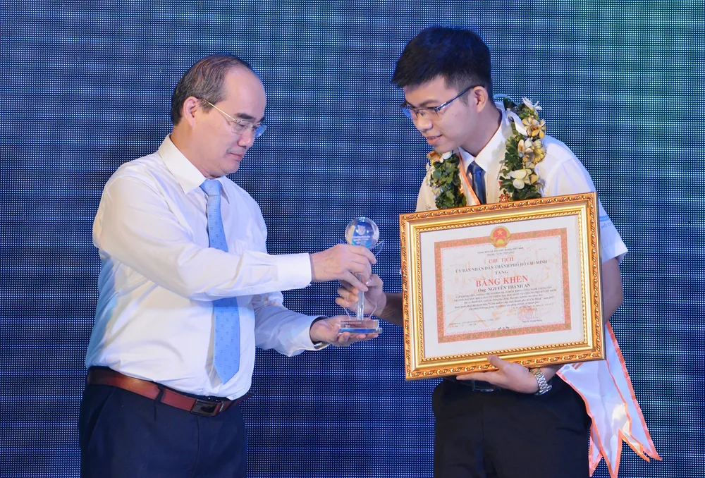 Tuyên dương 10 công dân trẻ tiêu biểu TPHCM năm 2017 ảnh 3 Tuyên dương 10 công dân trẻ tiêu biểu TPHCM năm 2017 ảnh 3