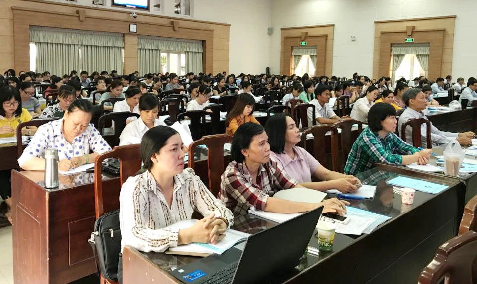 Nhân viên kế toán các trường học tại quận Bình Tân tham gia buổi tập huấn