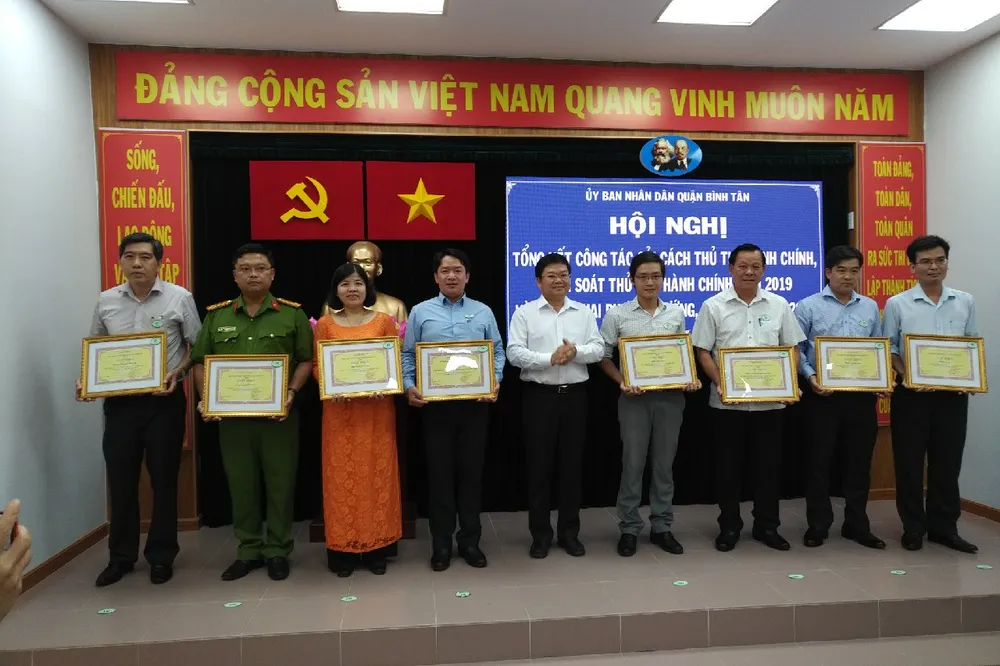 Tỷ lệ hồ sơ giải quyết đúng hạn ở quận Bình Tân đạt 100% ảnh 2 Tỷ lệ hồ sơ giải quyết đúng hạn ở quận Bình Tân đạt 100% ảnh 2