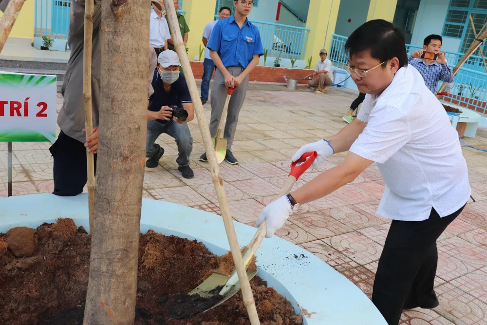 Người dân quận Bình Tân, quận 12 tổng vệ sinh môi trường ảnh 1 Người dân quận Bình Tân, quận 12 tổng vệ sinh môi trường ảnh 1