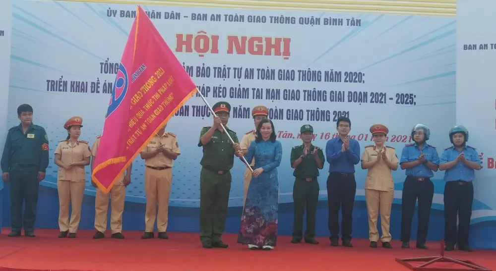 Quận Bình Tân phấn đấu kéo giảm 10% số vụ TNGT trong năm 2021 ảnh 2