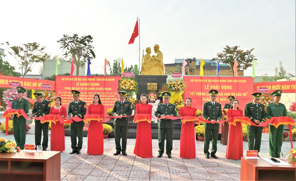 Kiên Giang: Khánh thành tượng đài “Bác Hồ với chiến sĩ biên phòng”