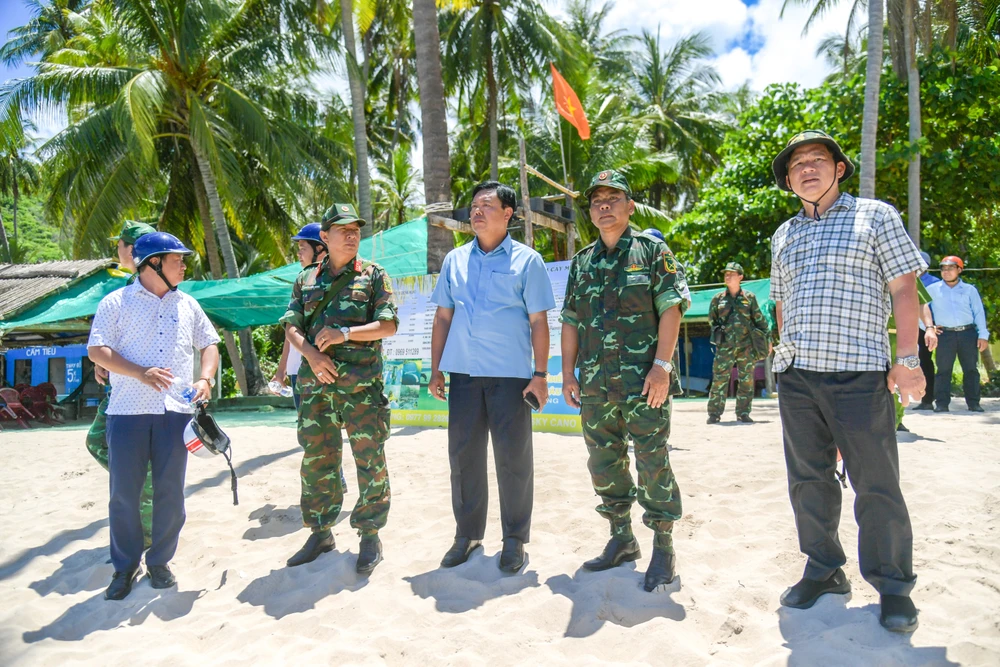 Bí thư Tỉnh ủy Kiên Giang Nguyễn Tiến Hải kiểm tra tại Bãi Cây Mến (xã An Sơn) 2. Bí thư Tỉnh ủy Kiên Giang Nguyễn Tiến Hải kiểm tra tại bãi Cây Mến (xã An Sơn)..jpg