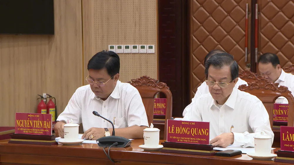 Bí thư Tỉnh ủy Kiên Giang Nguyễn Tiến Hải và Bí thư Tỉnh ủy An Giang Lê Hồng Quang tại buổi làm việc Anh8.jpg