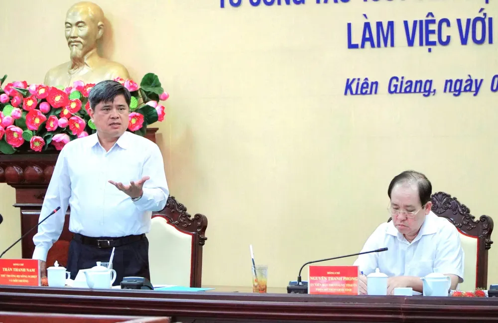 Thứ trưởng Bộ Nông nghiệp và Môi trường Trần Thanh Nam phát biểu tại buổi làm việc 423EB45A-7A79-4F8C-975A-6CE0D9D1FEDC.jpeg